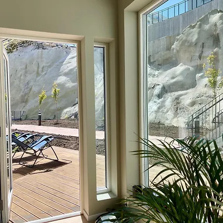 Brand-new 2025 Sunny Private Terrace - By The Sea شقة