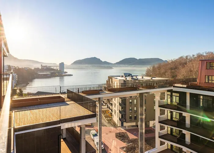 Brand-new 2025 Sunny Private Terrace - By The Sea