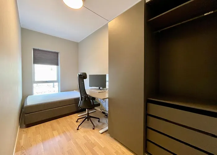 Brand-new 2025 Sunny Private Terrace - By The Sea 베르겐