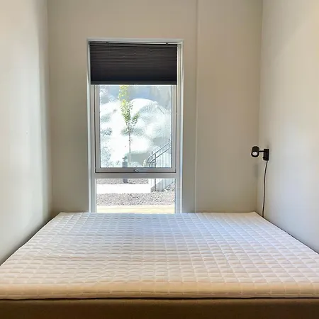 Brand-new 2025 Sunny Private Terrace - By The Sea 아파트 베르겐
